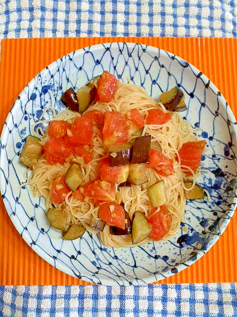 トマトとナスの炒め素麺♪