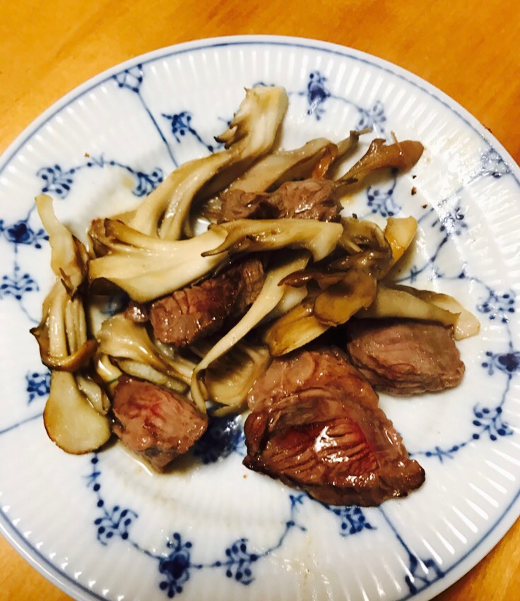 牛はらみ肉と舞茸の炒め物