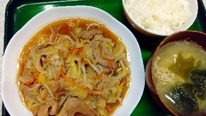 野菜を沢山食べたくて作りました。
ニンニクが効いて、いつもの肉野菜炒めとは一味違って箸が進みました!!(*^▽^*)また作りたいと思います。(^O^)