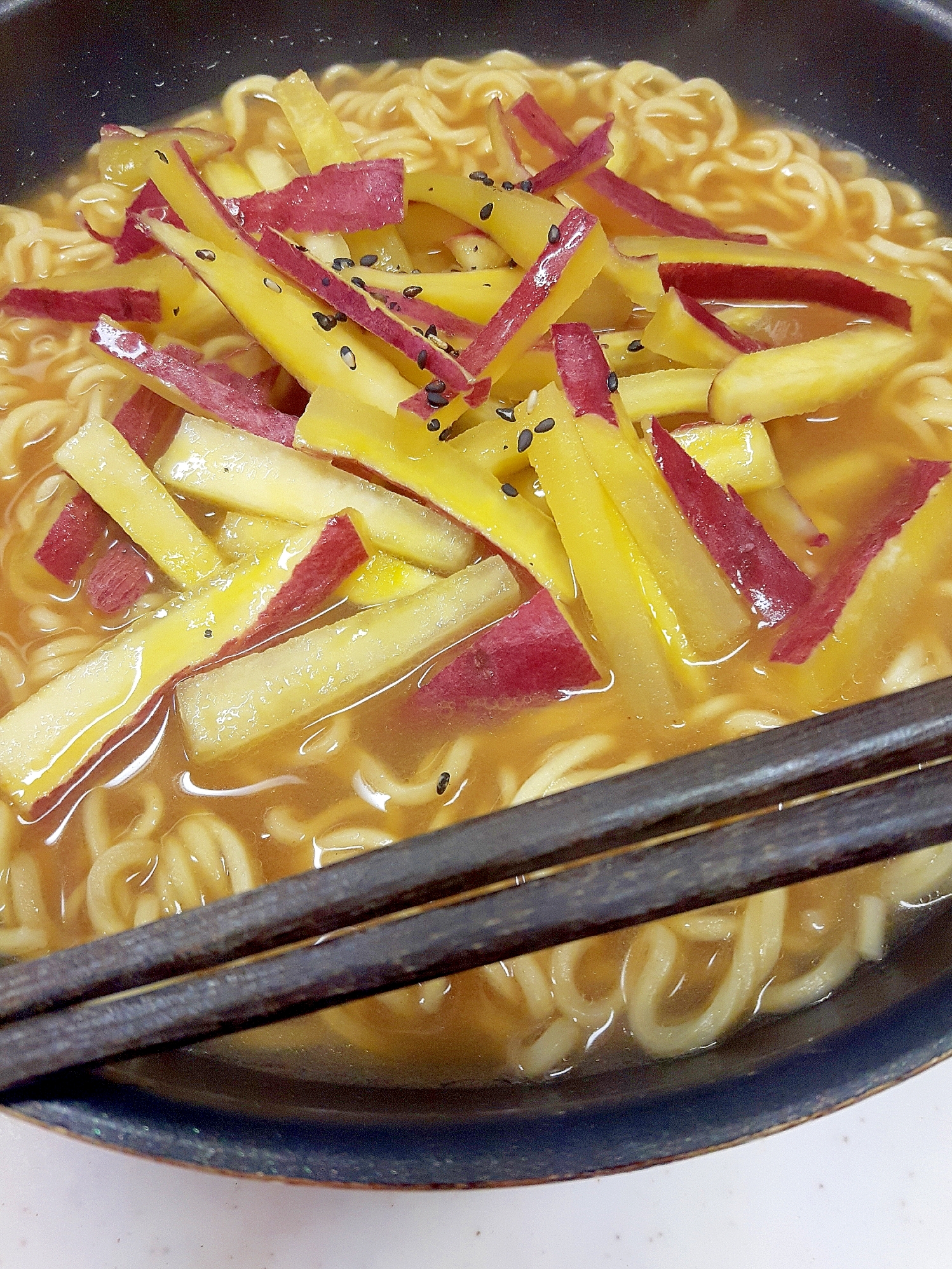 袋麺アレンジ！さつまいもきんぴらon味噌ラーメン♪