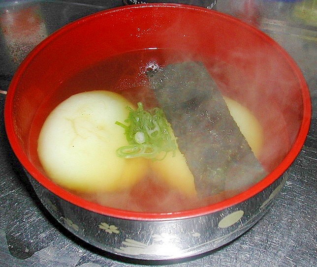 夜食に風邪予防に最適☆めんつゆで簡単おすまし雑煮☆