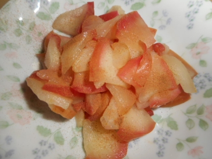デラみーやんさん
リンゴの甘煮簡単に作れボケ気味のリンゴが
美味しく生かされました(*^^)v
レシピに感謝です♡