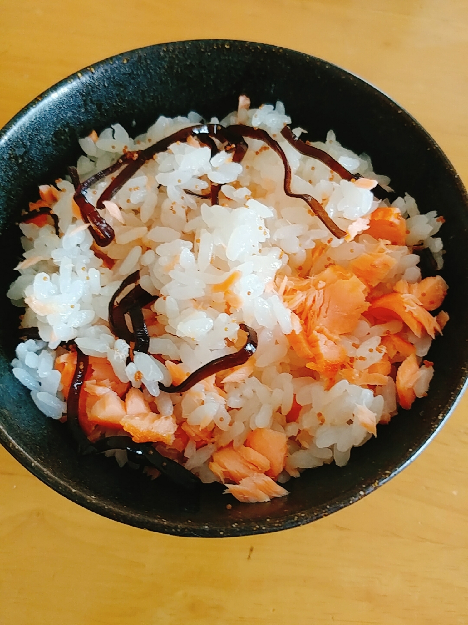 焼き鮭と子持ち昆布の混ぜご飯