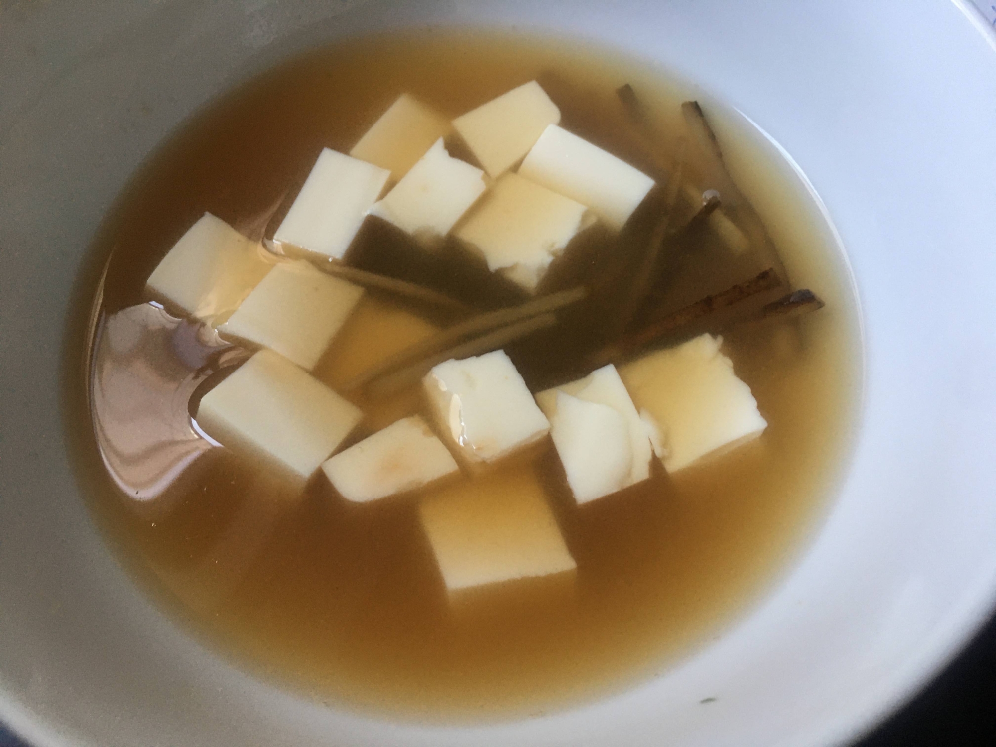 豆腐とごぼうの味噌汁