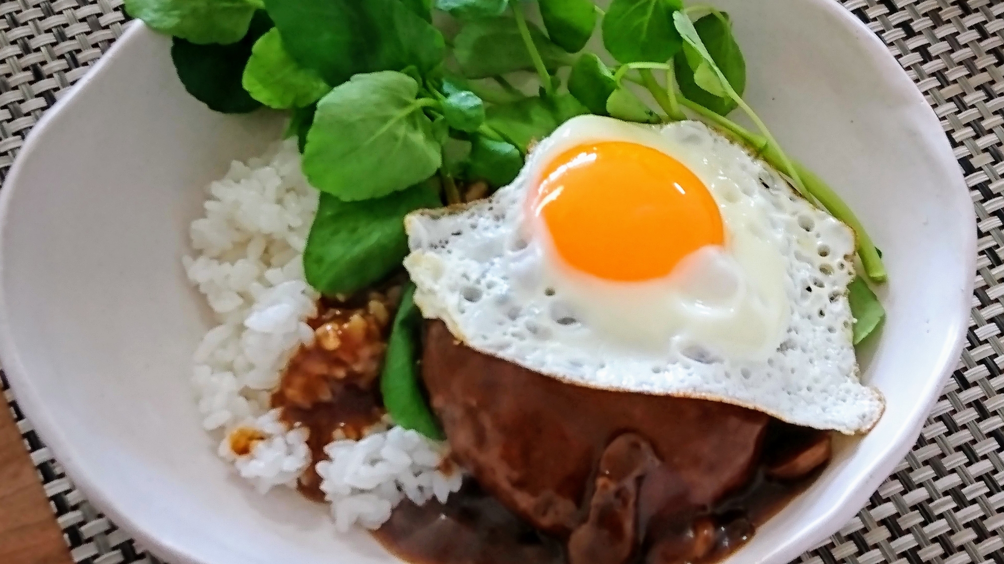 市販品で簡単ロコモコ丼