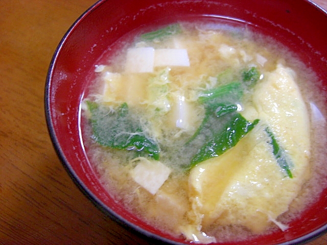 ほうれん草と豆腐と卵のお味噌汁