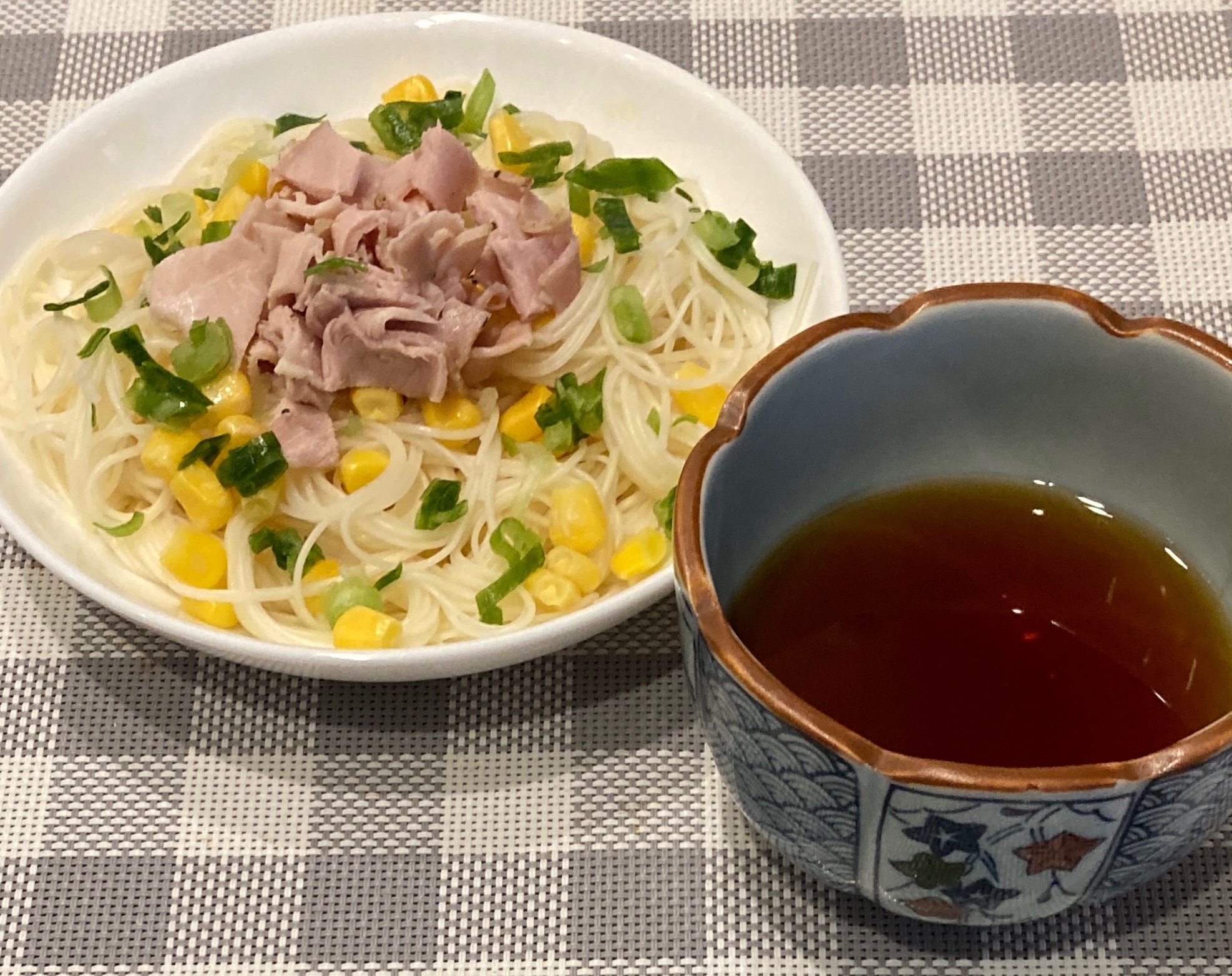 コーンとローストポークのそうめん