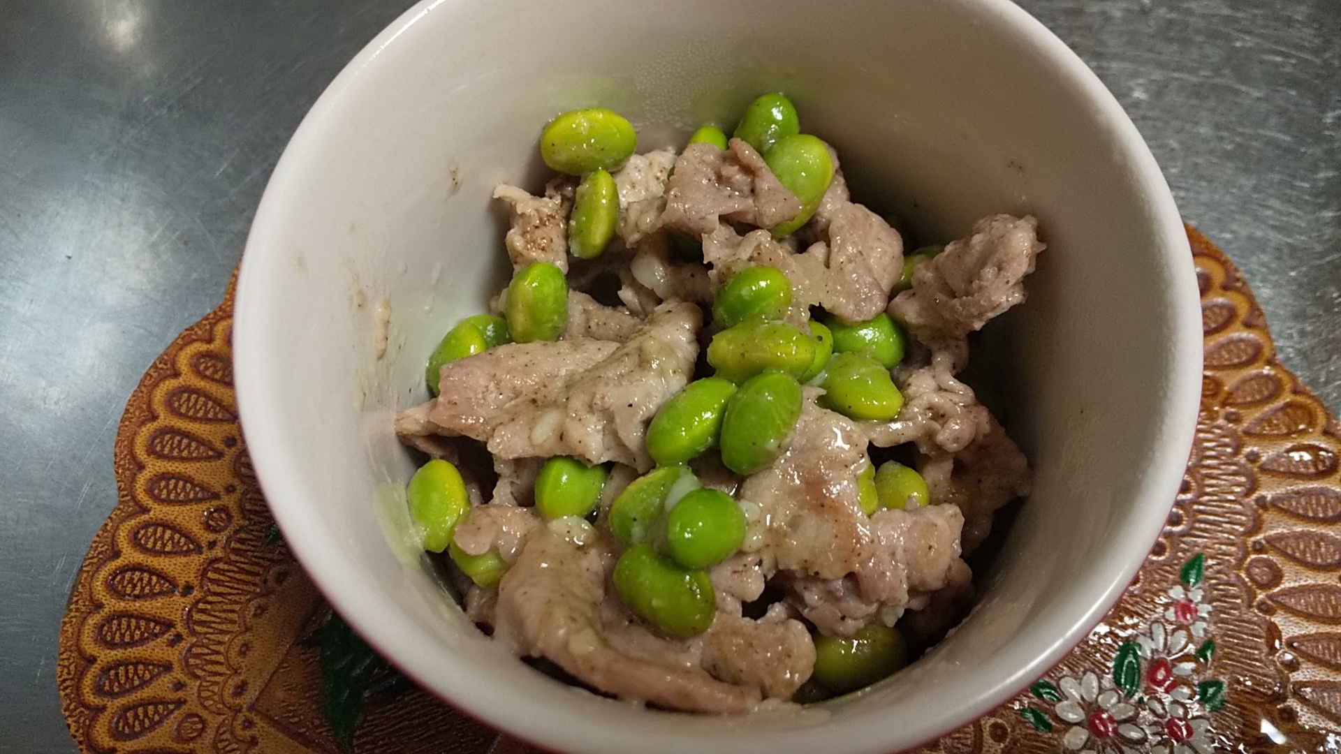 豚肉と枝豆のスタミナ塩麹炒め