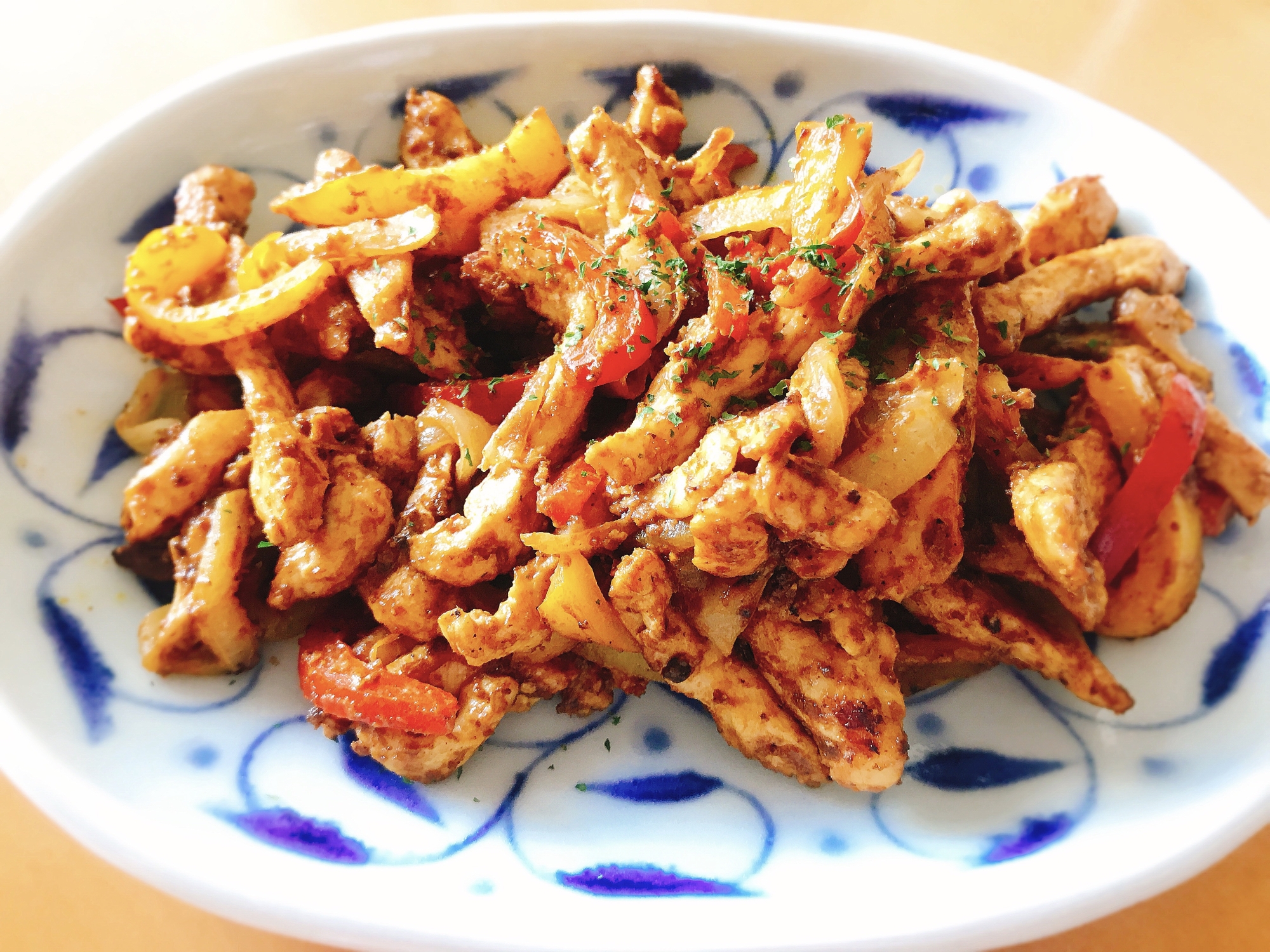 【夫婦のおつまみ】鶏胸肉とパプリカのカレーマヨ炒め