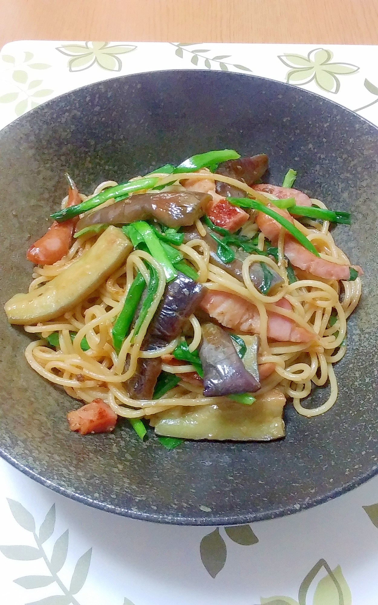 ごまドレッシングで美味しい具だくさんパスタ