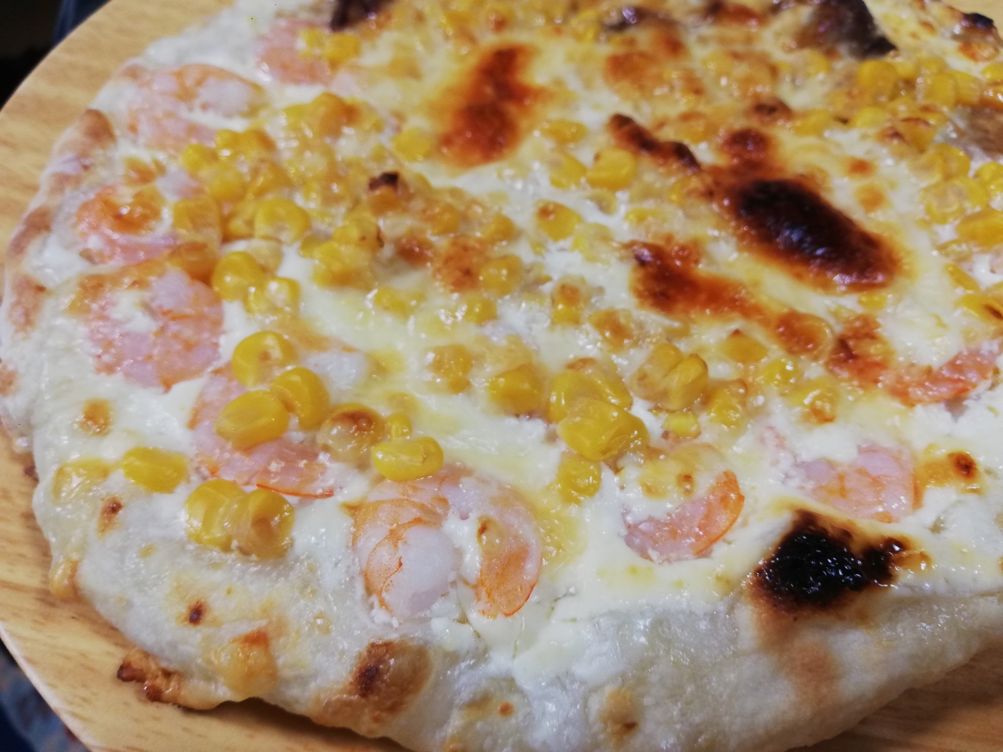 エビとコーンのマヨネーズチーズソースピザ