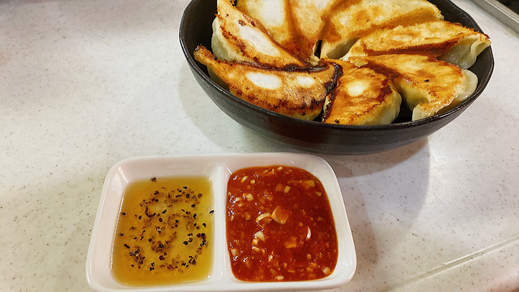 餃子にばっちり合う!さっぱり塩ダレ&辛味噌ダレ