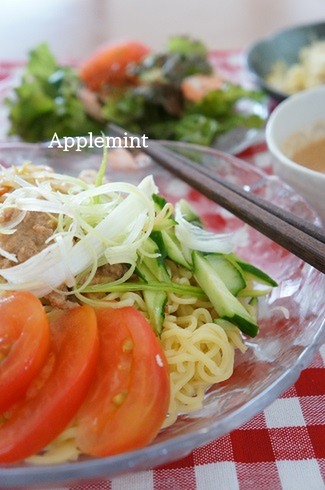 野菜たっぷりトマト風味の冷やし担々麺