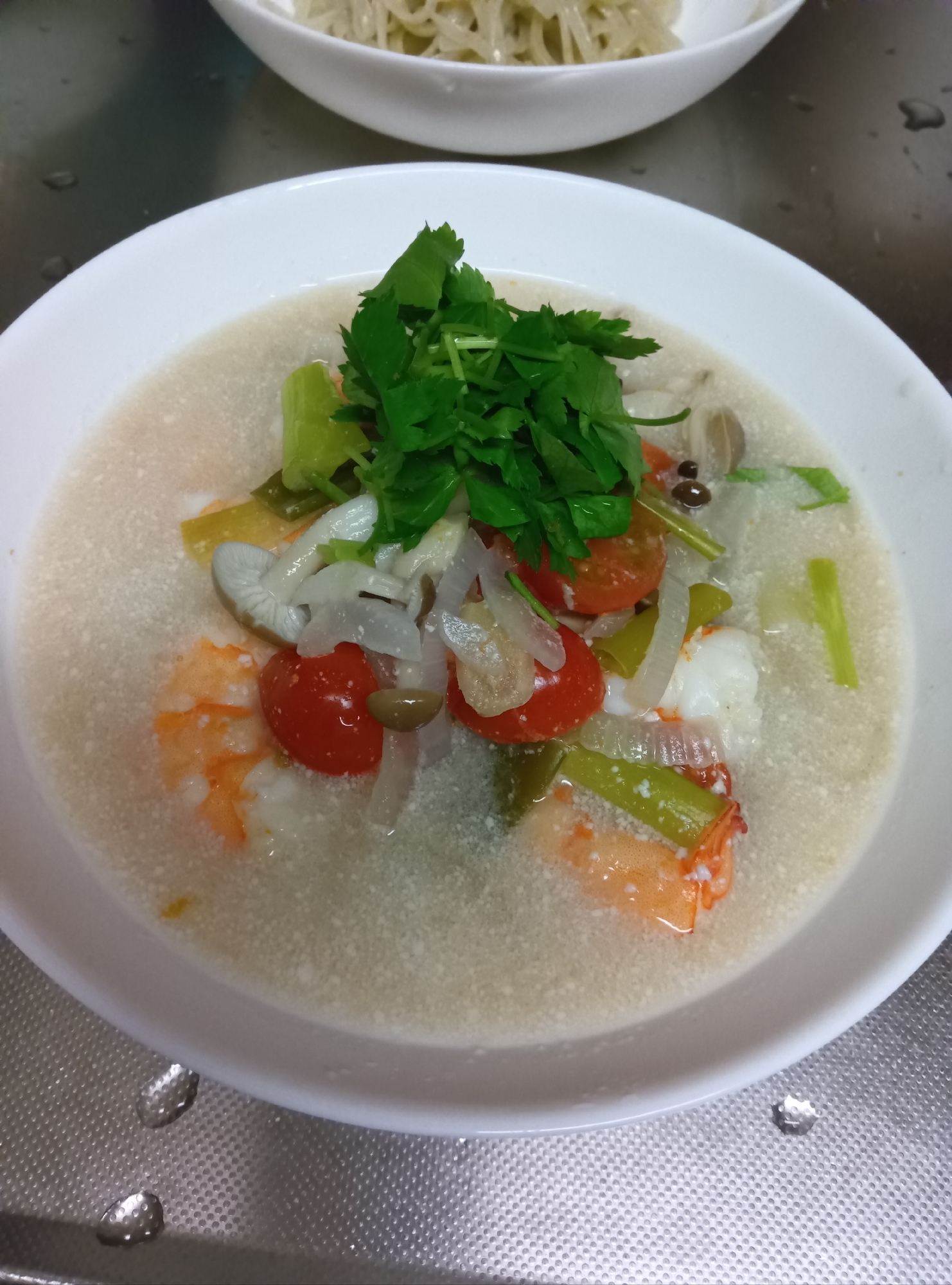 ココナッツミルク入り、トムヤムクン麺