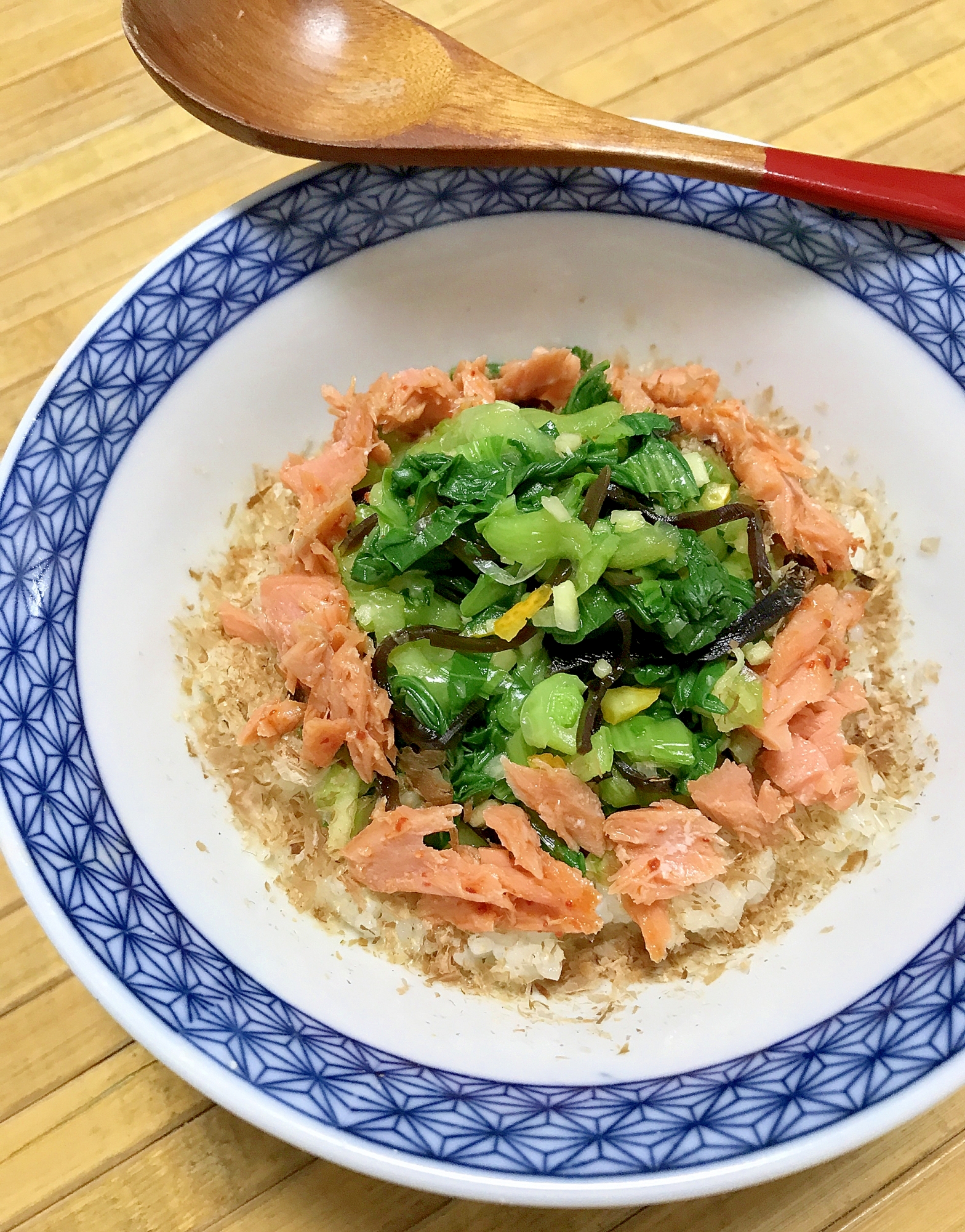 シャキシャキ！チンゲン菜と鮭の丼