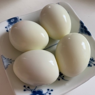 つるりん茹で卵、光ってます( *´ω`* )
綺麗にむけると気持ちいいですね♪