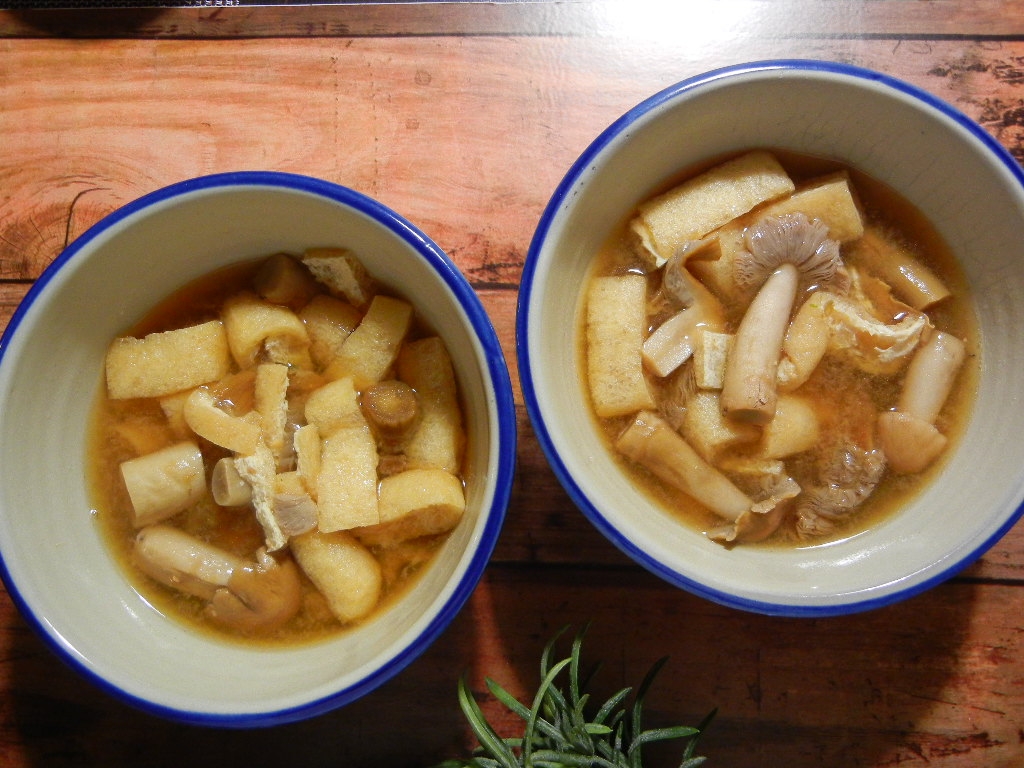 コムソウと油揚げのお味噌汁