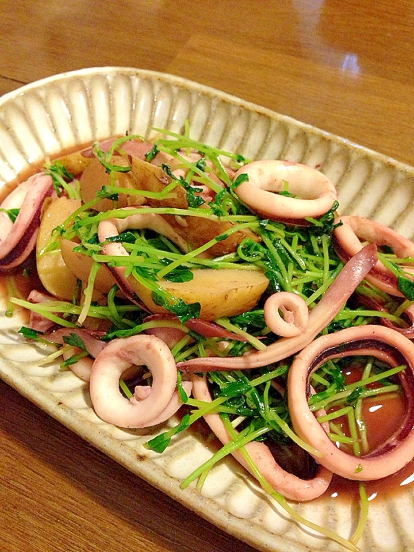 イカとジャガイモと豆苗のバター醤油炒め