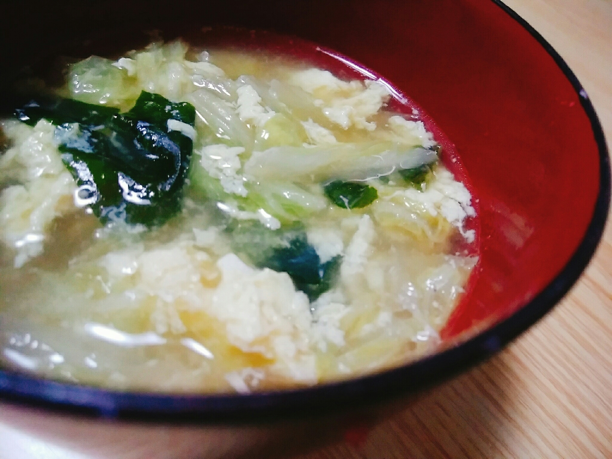 白菜とわかめと卵のスープ