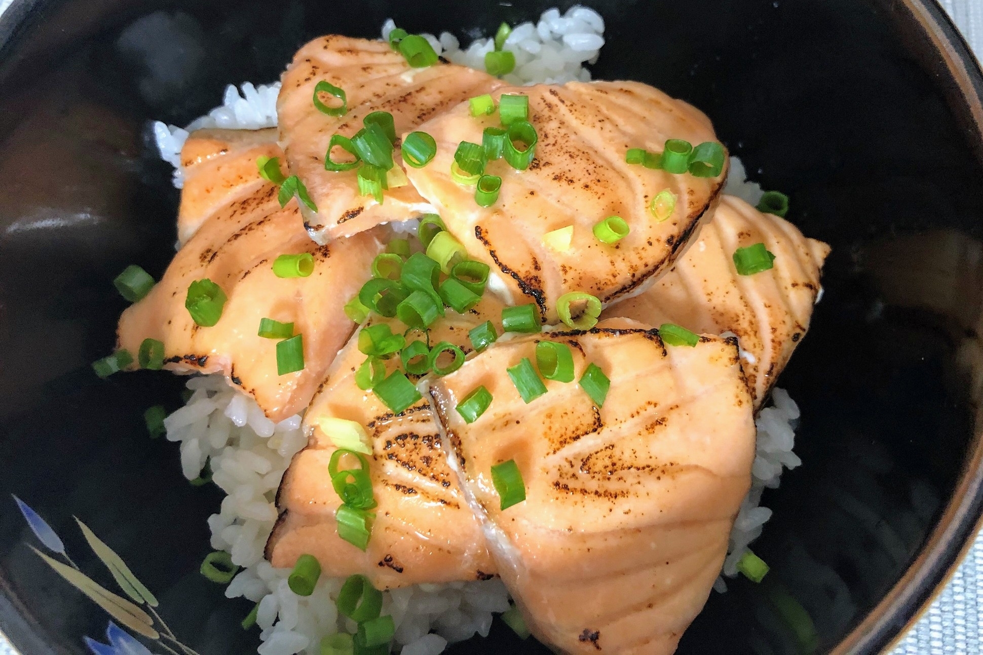 炙りサーモン丼