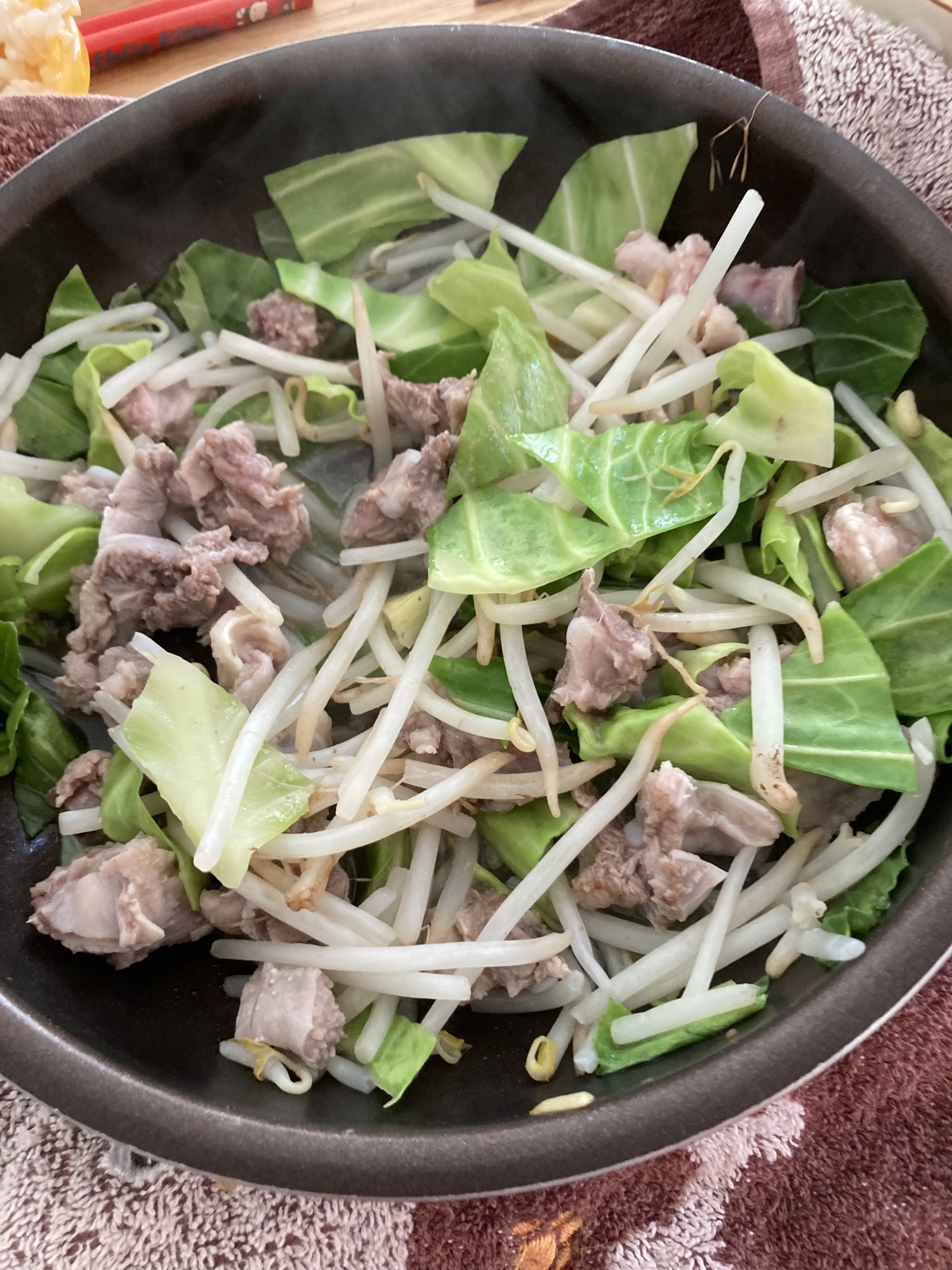 豚ヒレとキャベツともやしの塩炒め