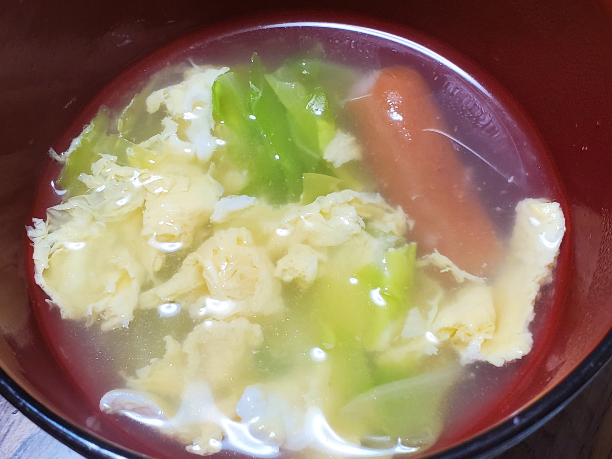 春キャベツのソーセージ卵スープ