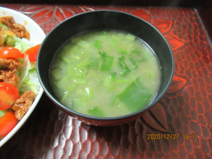 シンプルがおいしい！大根の葉の味噌汁