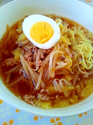 もやしと豚ひき肉の醤油ラーメン♪