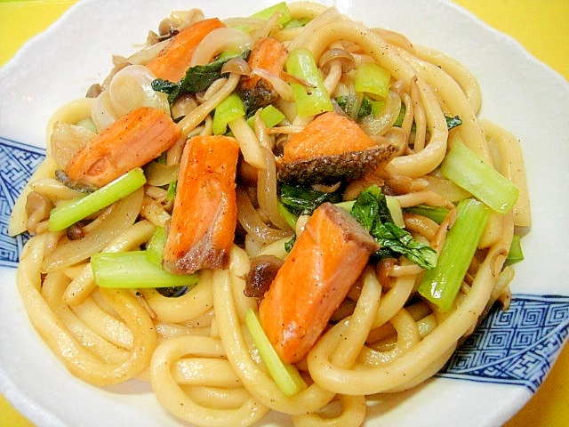 鮭と小松菜しめじの焼きうどん