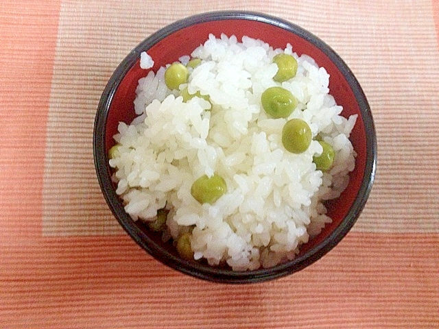 お鍋で、グリンピースの炊き込みご飯