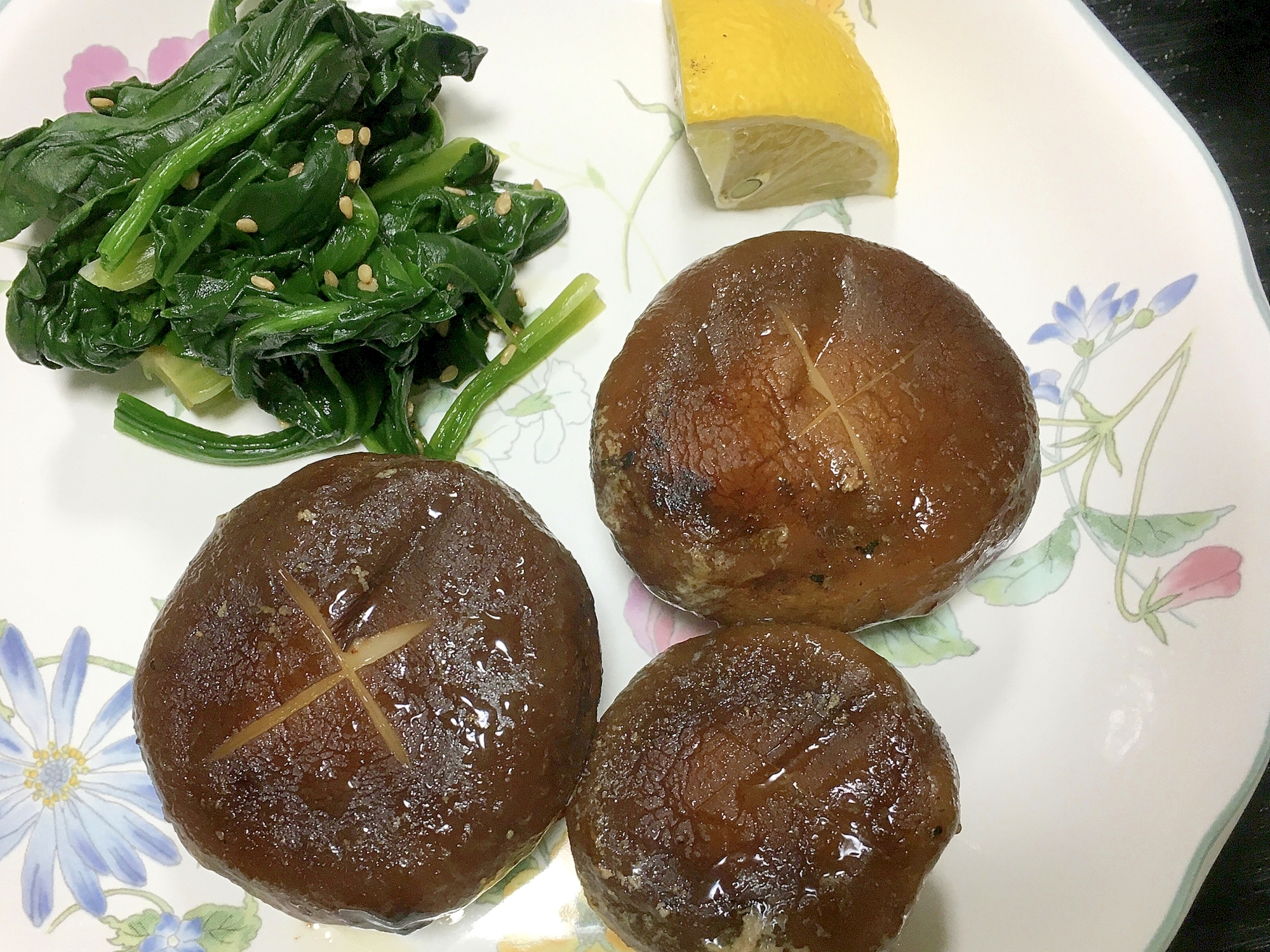 シャキッとした食感の椎茸の肉詰め