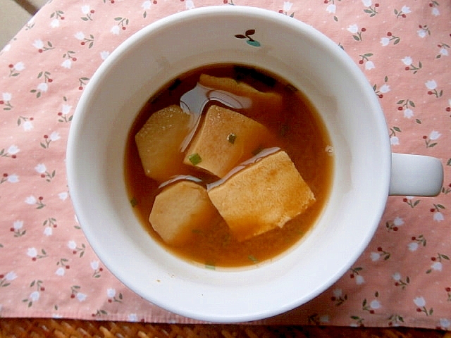 里芋・高野豆腐の赤だし味噌汁