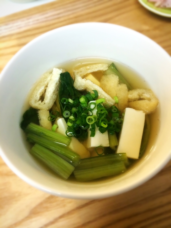 薄味でさっぱり☆小松菜とお豆腐のすまし汁