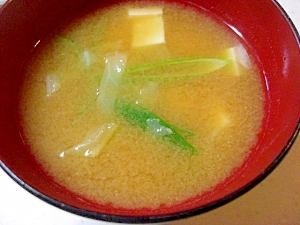 キャベツと豆腐とネギのお味噌汁