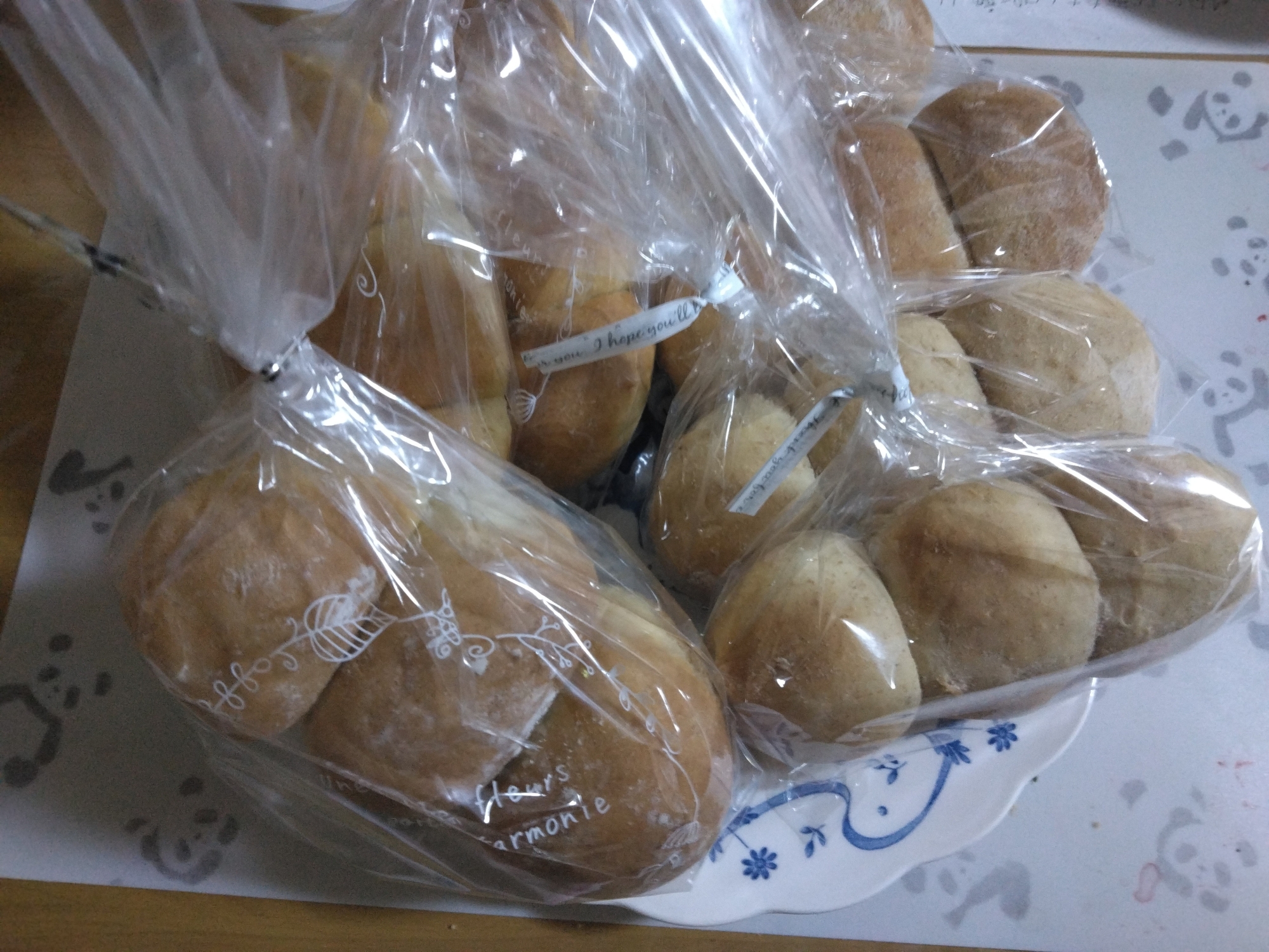 甘くないくもぱん