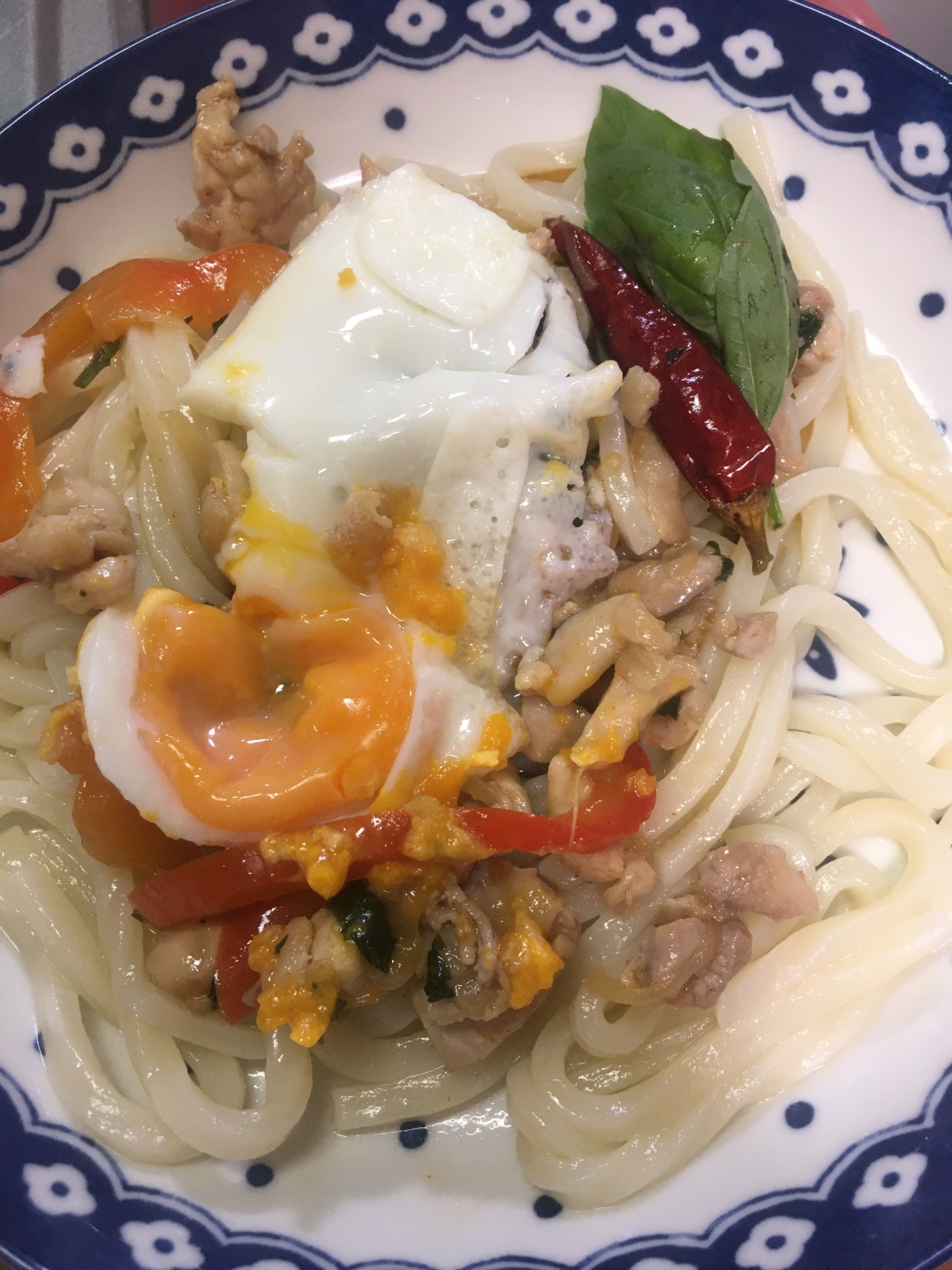 とりもも　ナンプラー　うどん