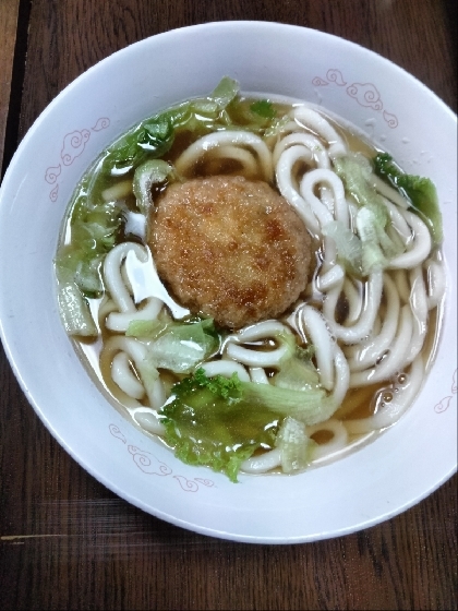 素朴！かけうどんにコロッケトッピング