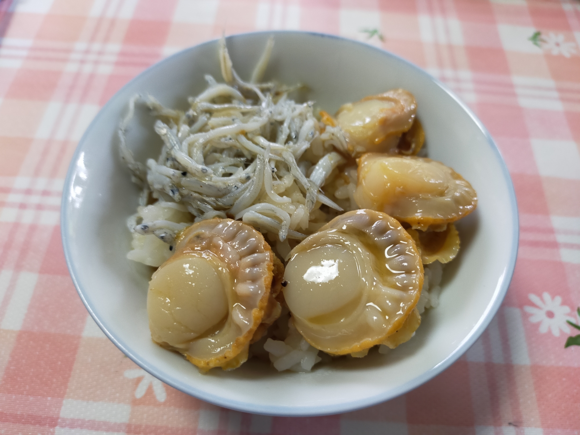 ホタテしらす丼