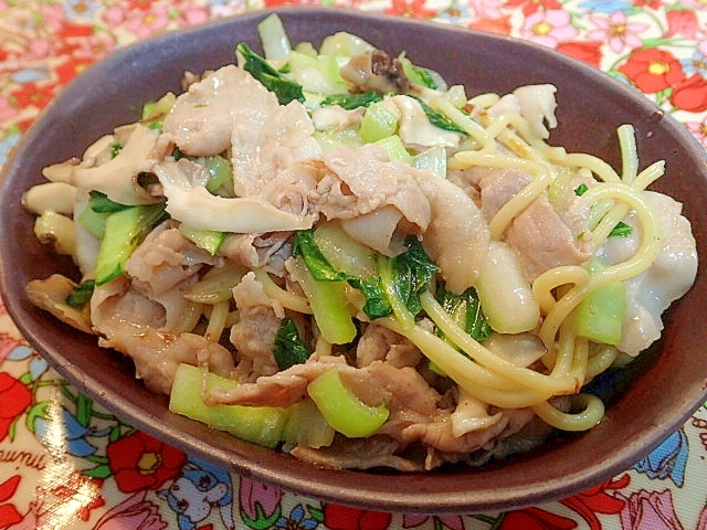 味玉で　豚と青梗菜と舞茸の焼きちゃんぽん♬