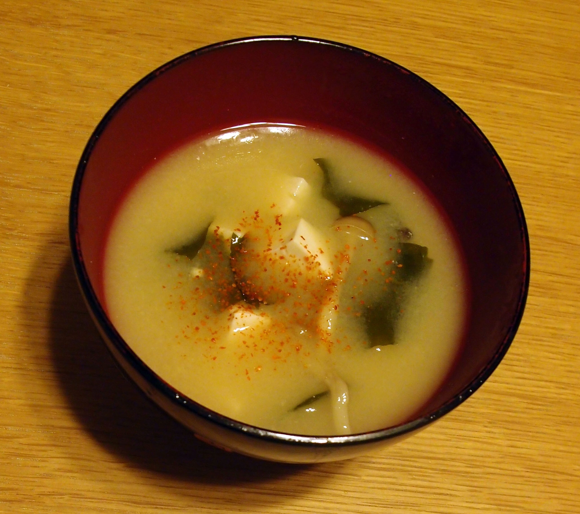 豆腐とわかめとしめじの酒粕入りお味噌汁