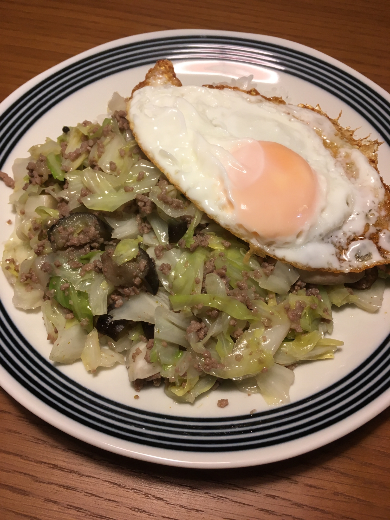 挽肉とキャベツでエスニック炒め