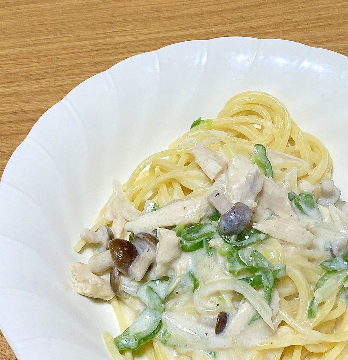 ルーなしで作る、蒸し鶏のクリームソースパスタ