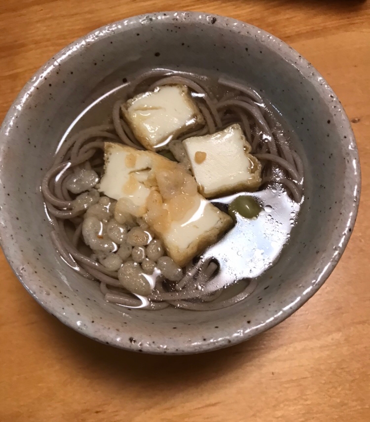 厚揚げと天かすの温蕎麦