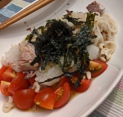 トマトとおろしでさっぱり！サバ缶冷やしうどん