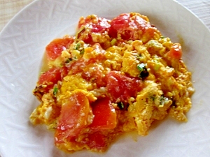 トマト、ねぎの塩麹入りふんわり卵