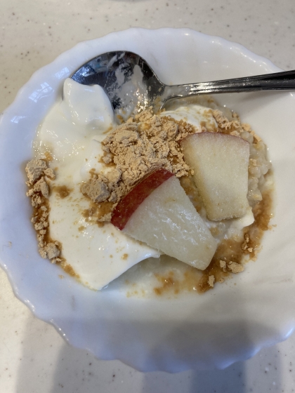 りんごとマシュマロときな粉のヨーグルト