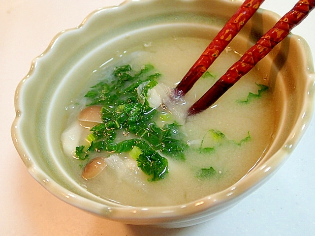 大根としめじと大根葉のお味噌汁