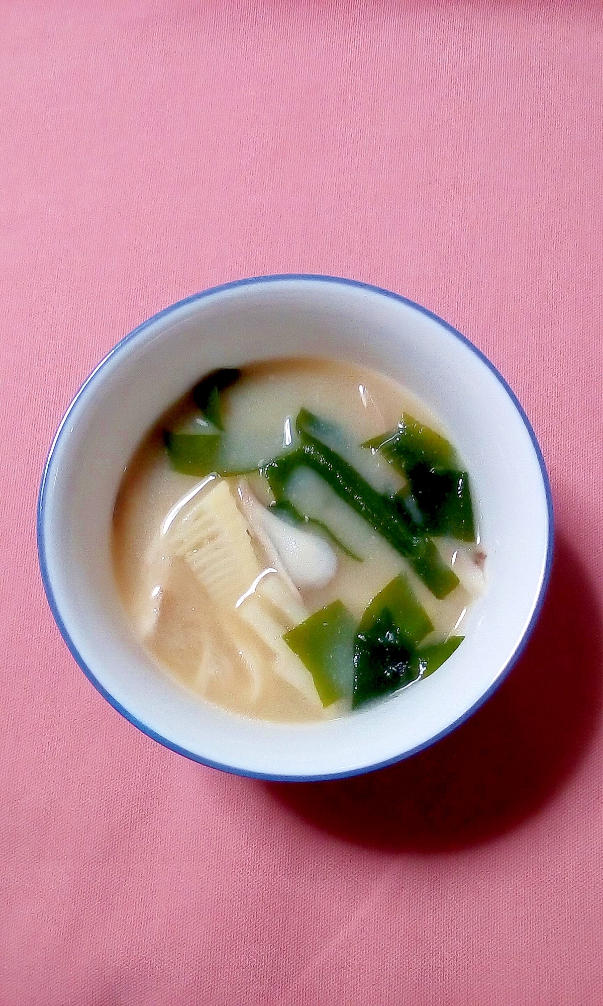 筍とマイタケとワカメの酒粕入りみそ汁