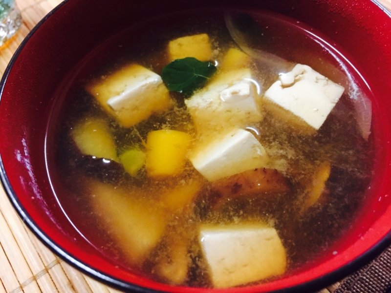 ナス＆ニンジン＆玉ねぎ＆豆腐の味噌汁
