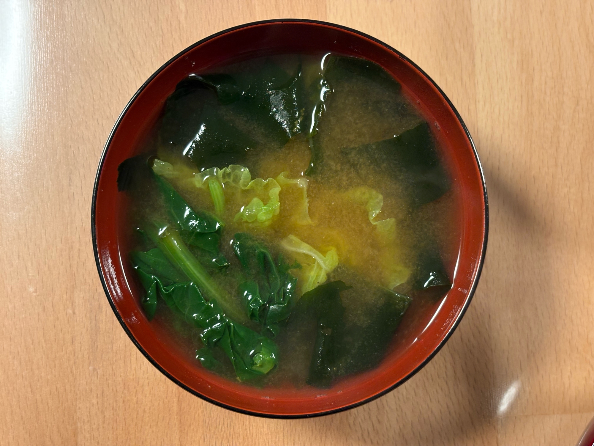 わかめとほうれん草と白菜の味噌汁